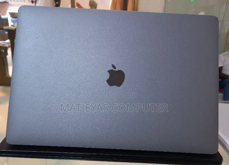 New Laptop Apple MacBook Pro 2016 16GB Intel Core I7 SSD 512GB