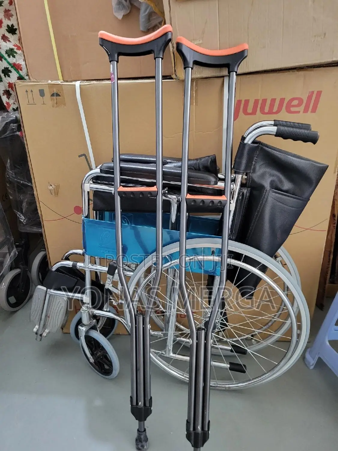 Hulet Pair Crutches፪4⁄5wheelchair፵ģcrutches፩ġcrutches
