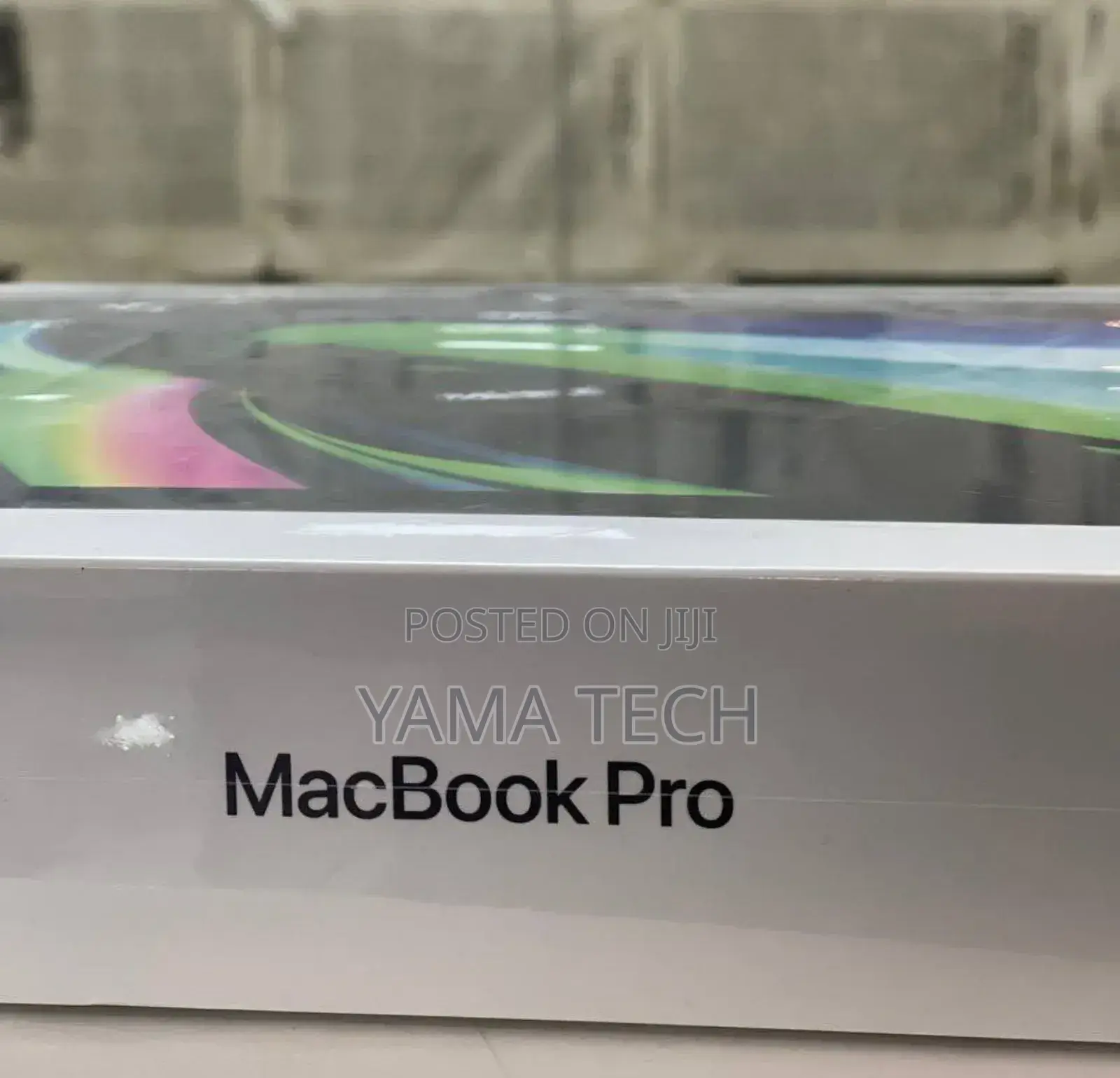 New Laptop Apple MacBook Pro 2022 M2 8GB Apple M2 SSD 512GB