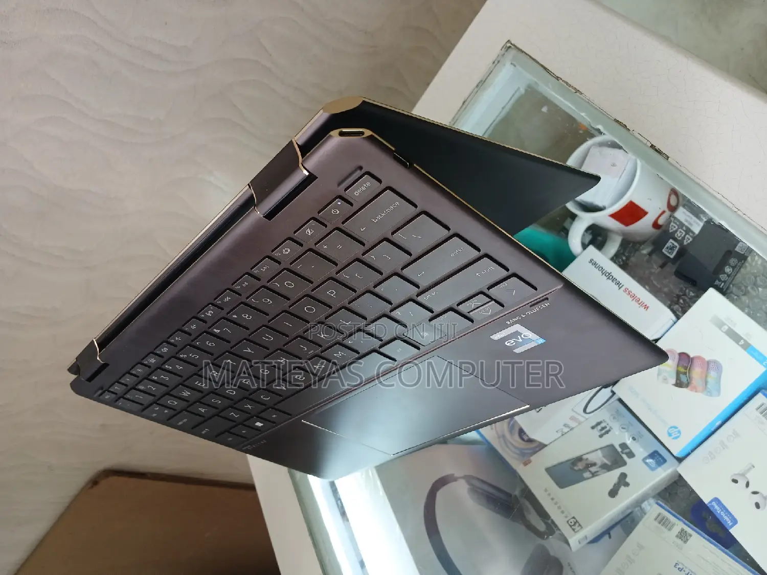 New Laptop HP Spectra 13 16GB Intel Core I7 SSD 1T