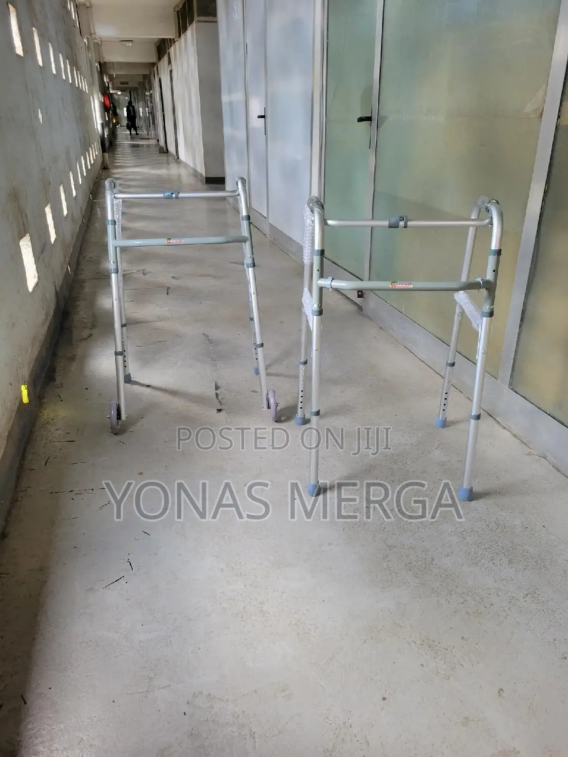 Walker፮5to8 Adjustable፪¶ወከር፲¿Each Leg Has a Anti-Slip Rubber