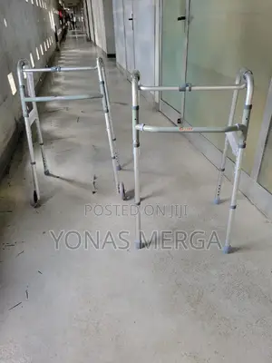 Photo - Entroskl913l Lightweight Aluminium Adjustable Foldble Walker