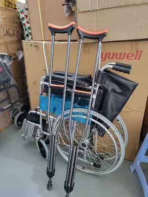 2* Underarm Crutches, Suitable for the Disabled,The Elderly