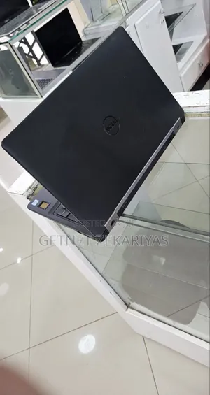 New Laptop Dell Precision 15 3520 16GB Intel Core I7 SSD 512GB