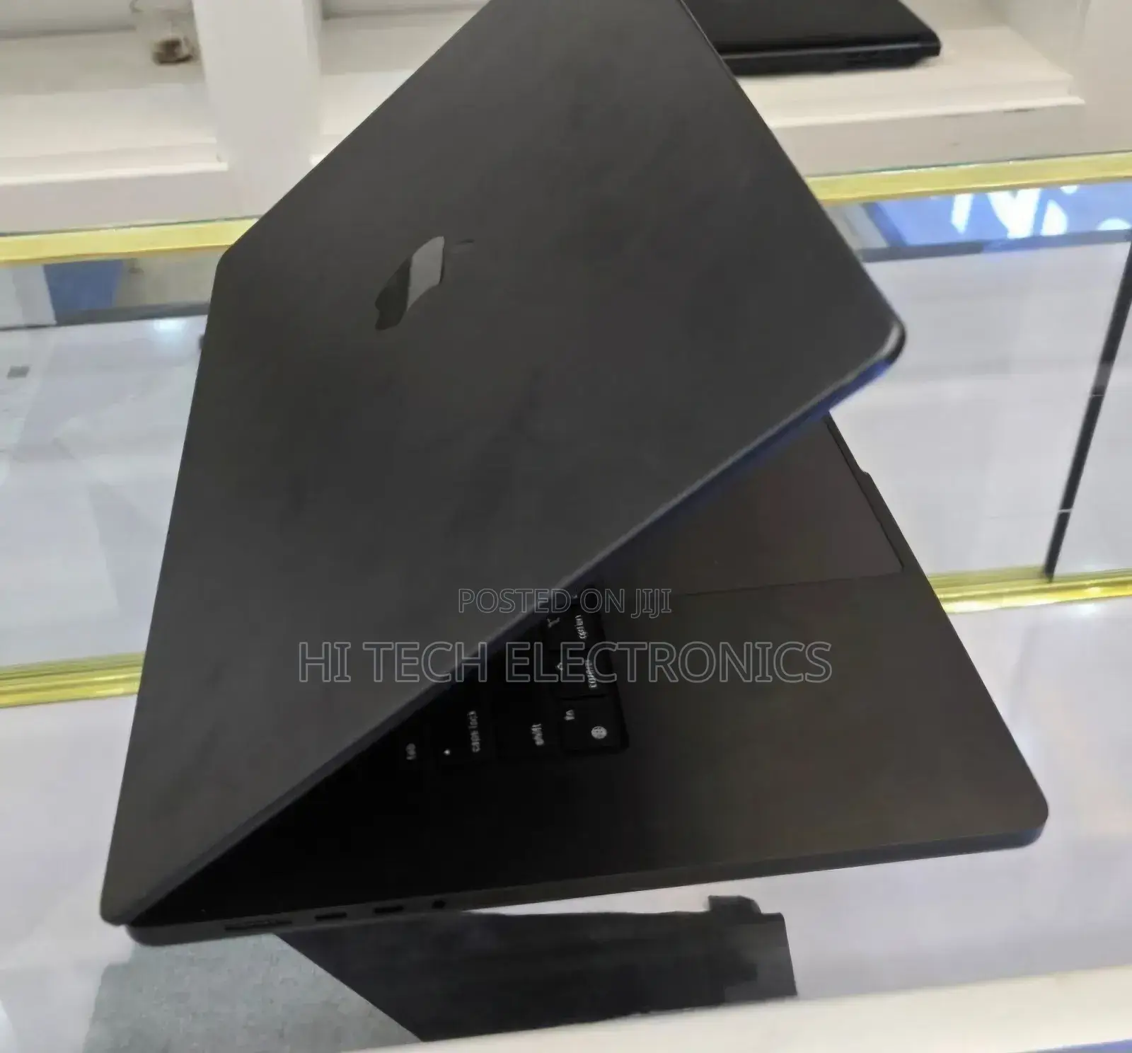 New Laptop Apple MacBook Pro 2023 M3 Pro 16-Inch 18GB Apple M3 SSD 1T