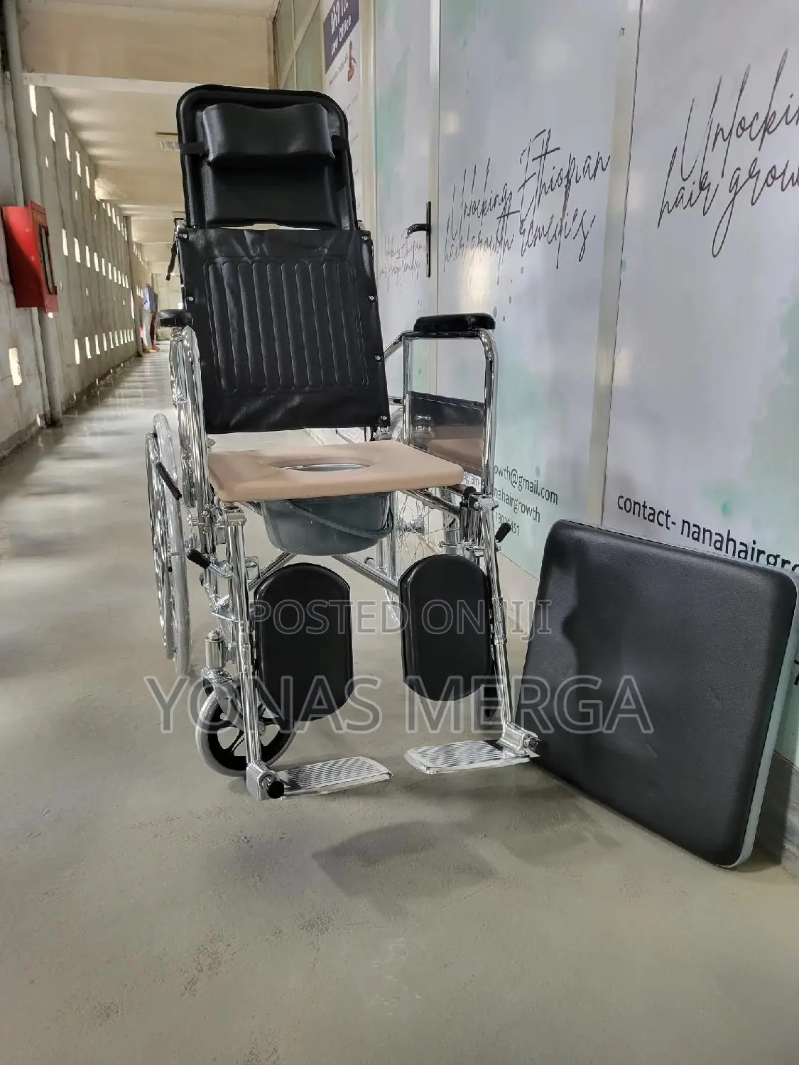 Commode Wheelchair With PVC Seat Cover Foldingዊwheelchair