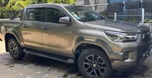 New Toyota Hilux 2022 Gray