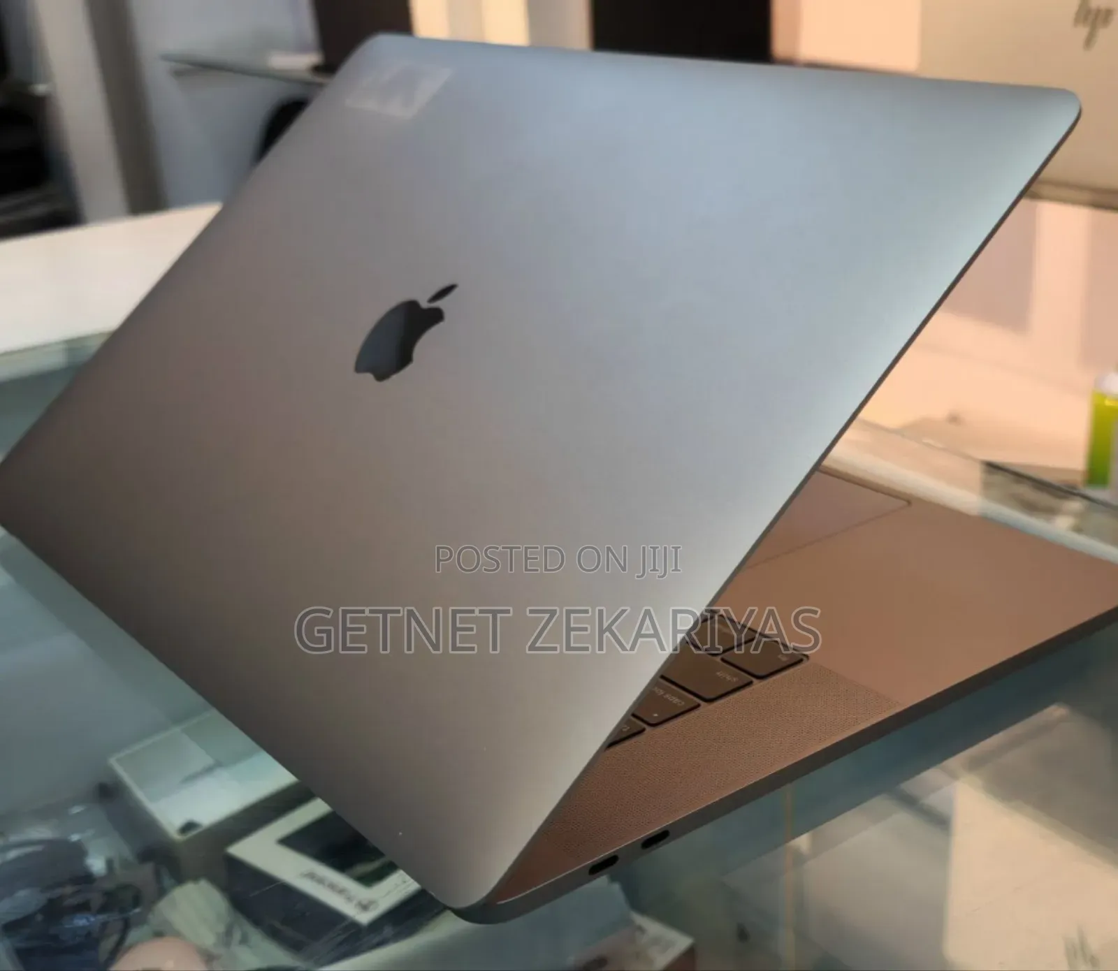 New Laptop Apple MacBook Pro 2018 16GB Intel Core I7 SSD 512GB