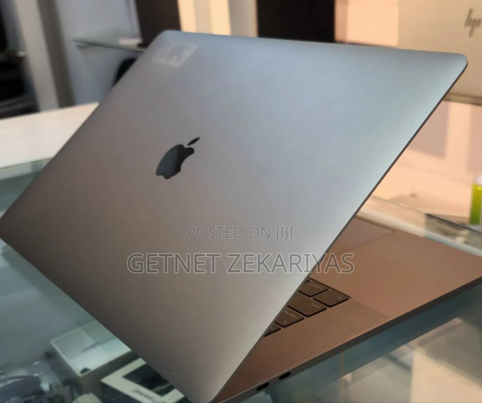 New Laptop Apple MacBook Pro 2018 16GB Intel Core I7 SSD 512GB
