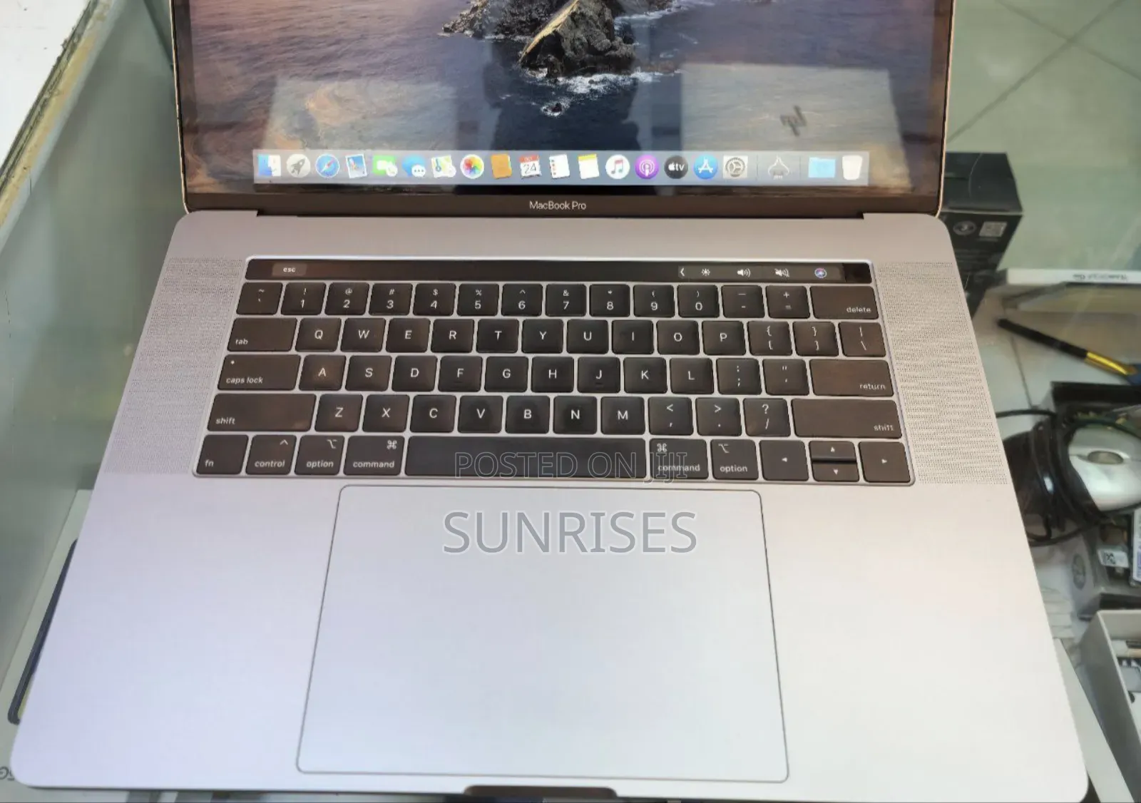 New Laptop Apple MacBook Pro 2018 16GB Intel Core I7 SSD 512GB