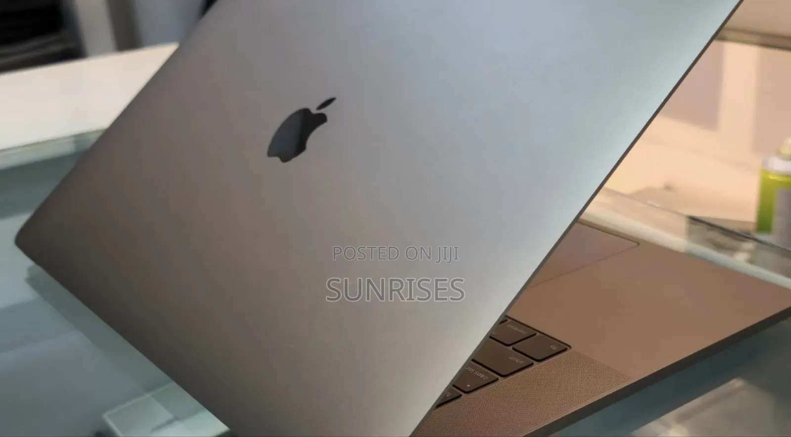 New Laptop Apple MacBook Pro 2018 16GB Intel Core I7 SSD 512GB