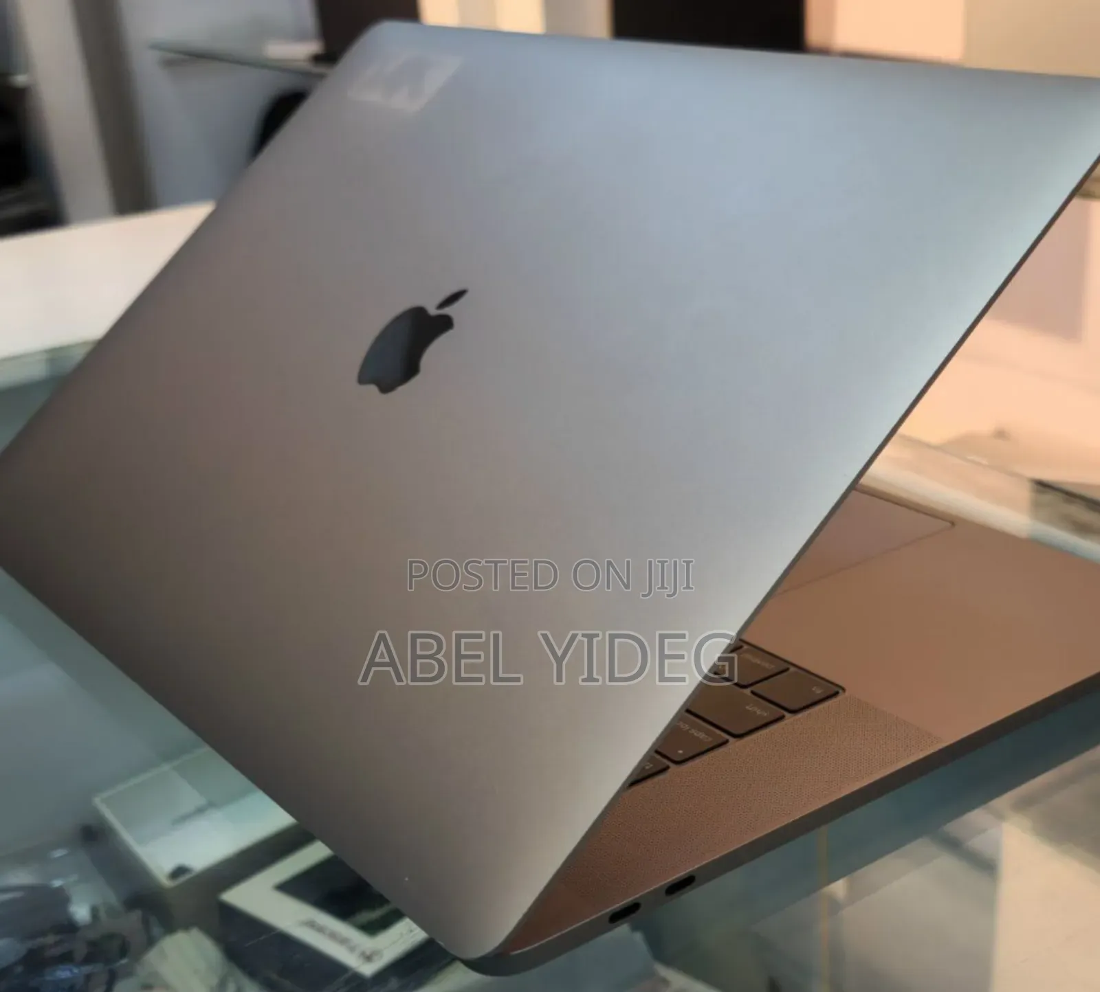 New Laptop Apple MacBook Pro 2018 16GB Intel Core I7 SSD 512GB