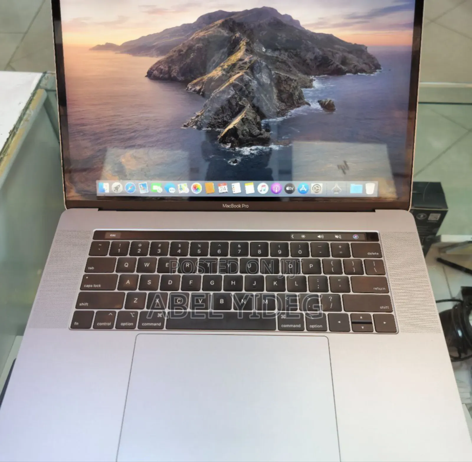 New Laptop Apple MacBook Pro 2018 16GB Intel Core I7 SSD 512GB