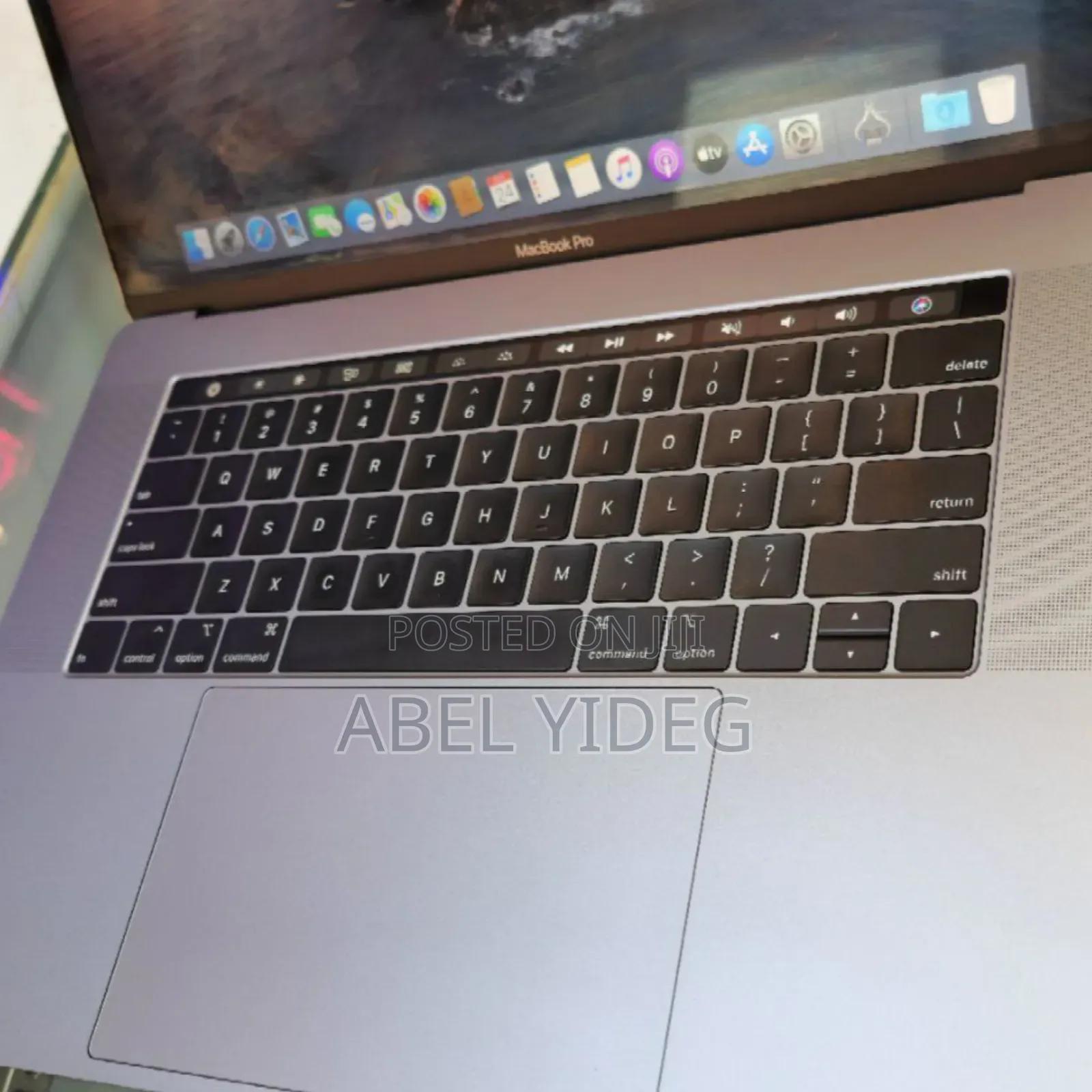 New Laptop Apple MacBook Pro 2018 16GB Intel Core I7 SSD 512GB