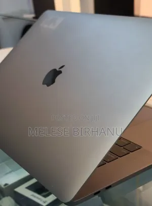 New Laptop Apple MacBook Pro 2018 16GB Intel Core I7 SSD 512GB