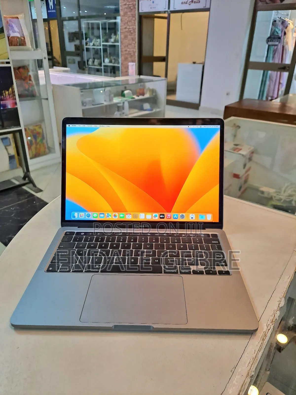 New Laptop Apple MacBook Pro M1 8GB Apple M1 Pro SSD 256GB