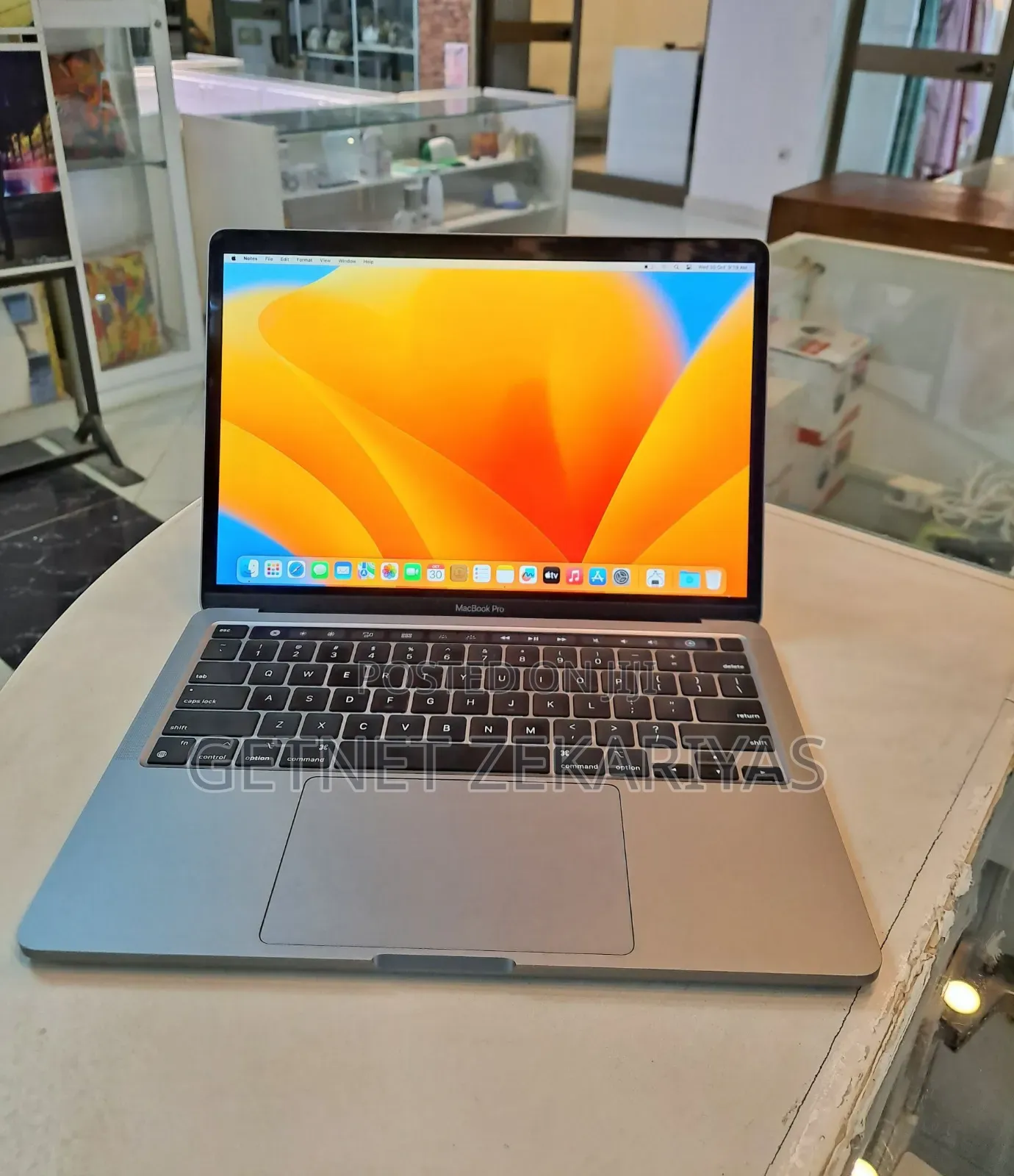 New Laptop Apple MacBook Pro 2020 M1 8GB Intel Core I3 SSD 256GB