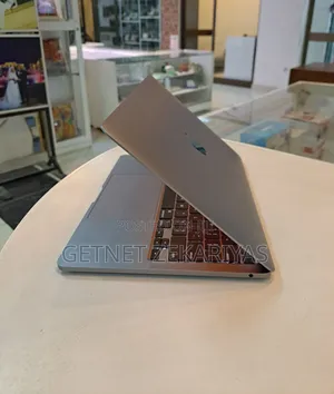 New Laptop Apple MacBook Pro 2020 M1 8GB Intel Core I3 SSD 256GB