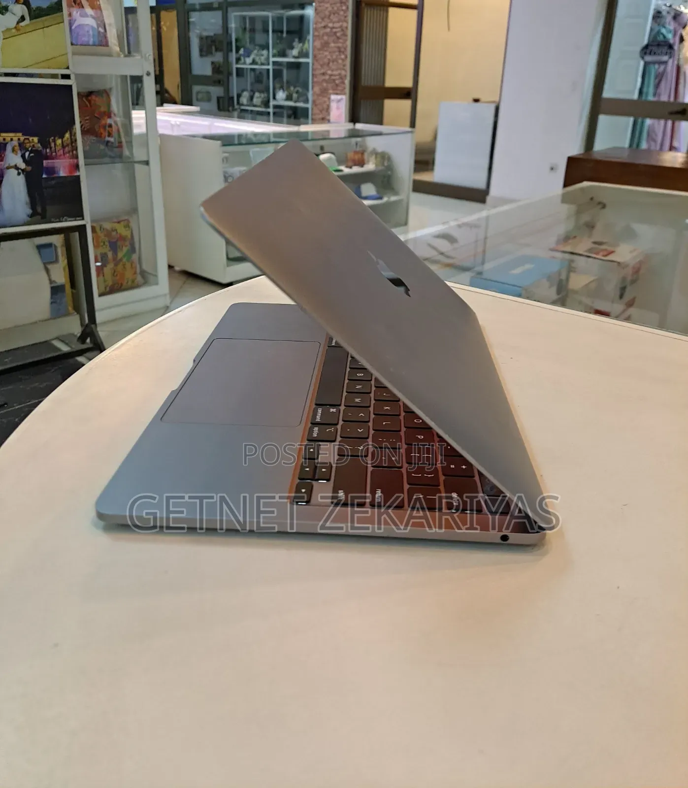 New Laptop Apple MacBook Pro 2020 M1 8GB Intel Core I3 SSD 256GB