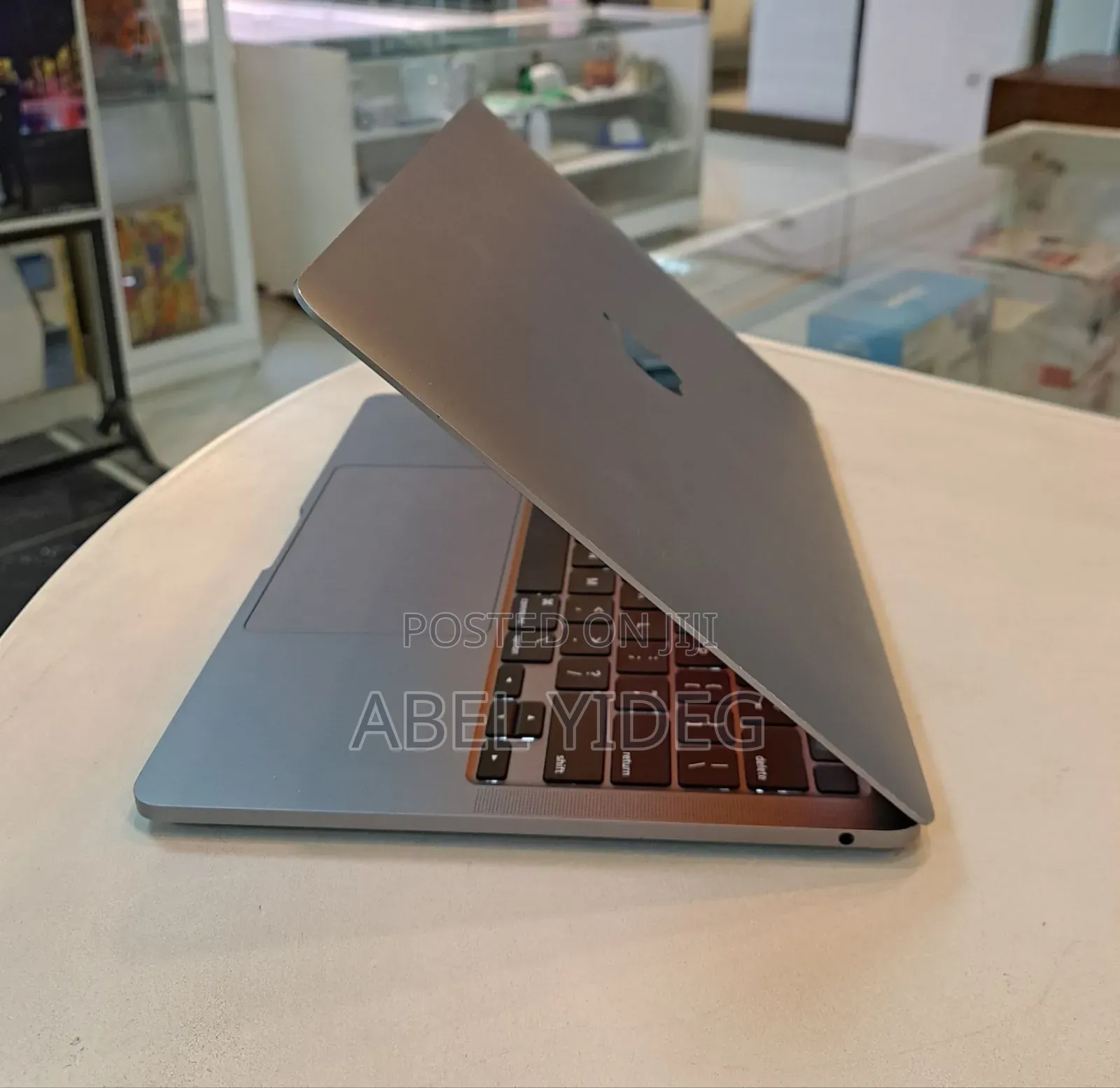 New Laptop Apple MacBook Pro M1 8GB Apple M1 SSD 256GB