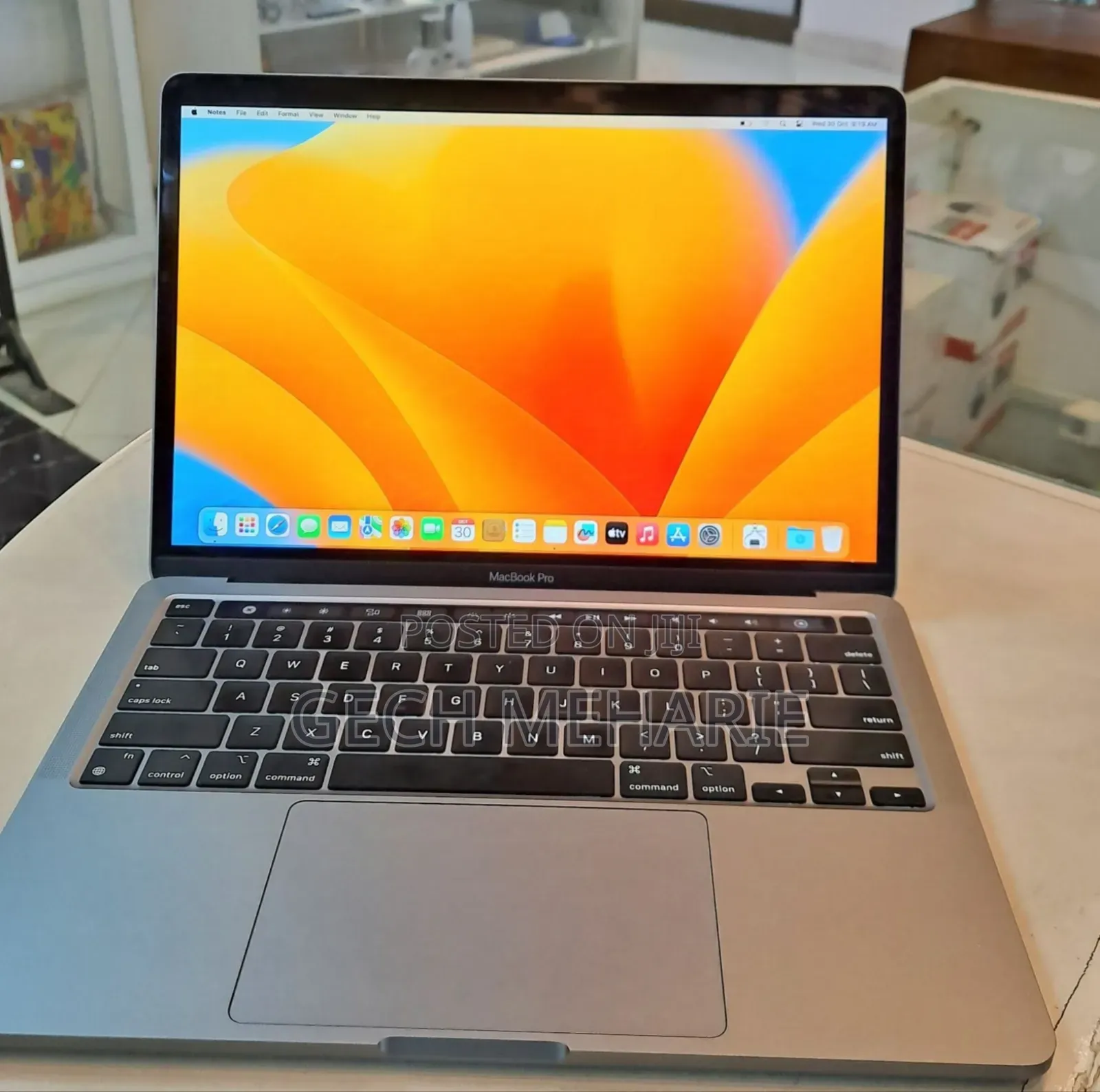 New Laptop Apple MacBook Pro 2020 M1 8GB Apple M1 Pro SSD 256GB
