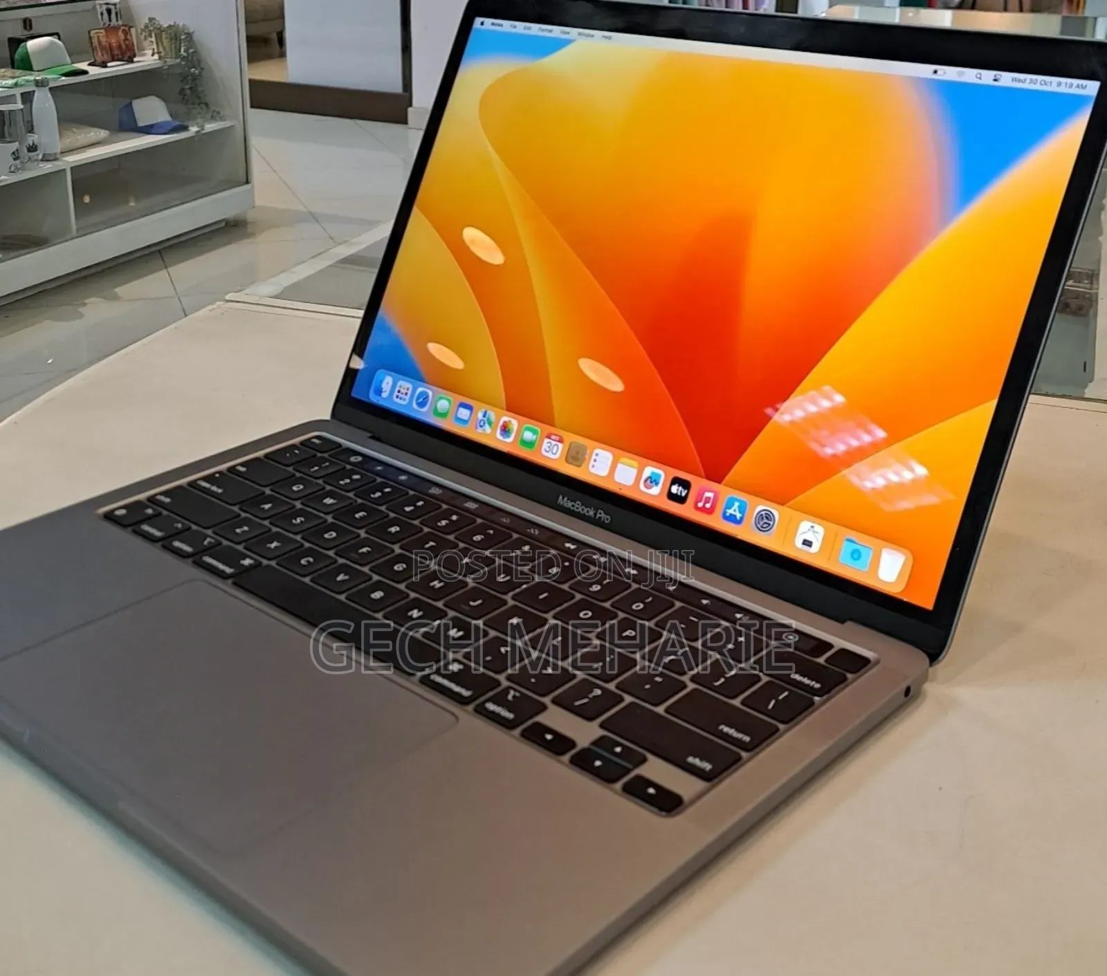 New Laptop Apple MacBook Pro 2020 M1 8GB Apple M1 Pro SSD 256GB