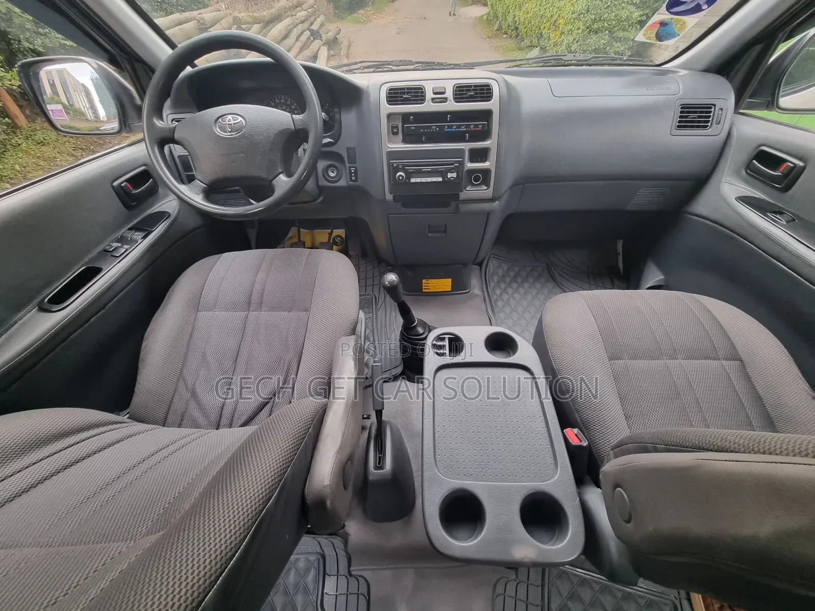 Toyota HiAce 2011 White