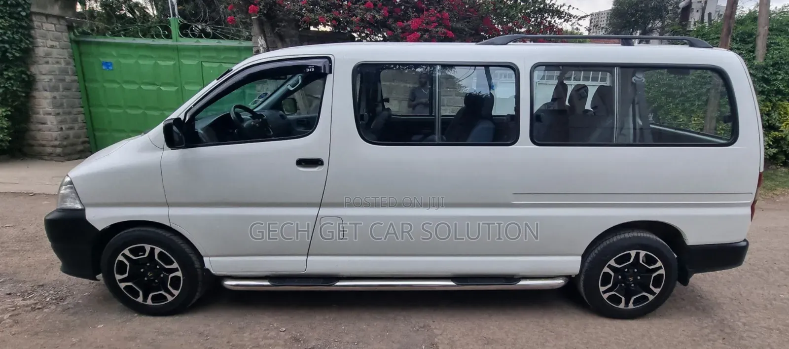 Toyota HiAce 2011 White