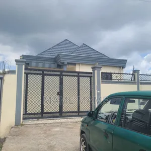 5bdrm Villa in Addis Abeba, Bole for rent