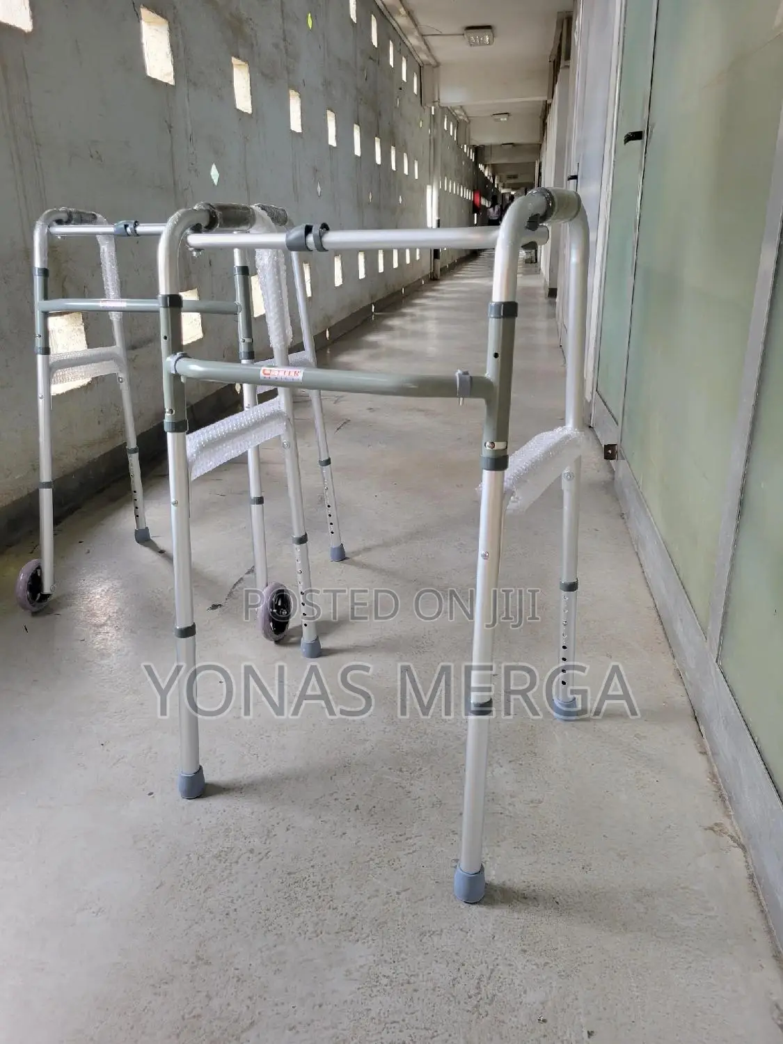 Walker፪°Walker Wheel Lock Type
Manually Operated