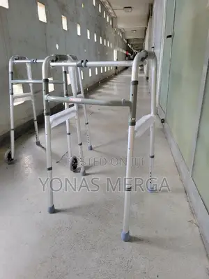 Walker፪°Walker Wheel Lock Type
Manually Operated
