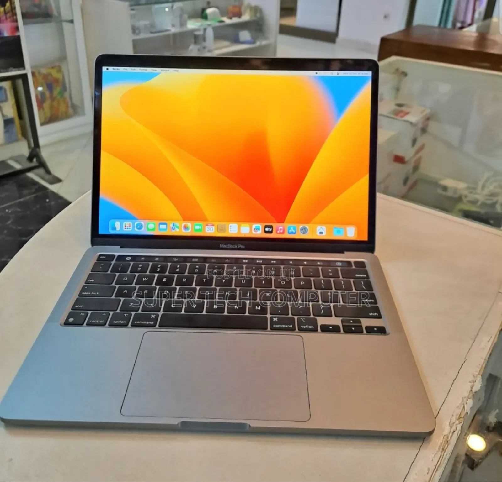 New Laptop Apple MacBook Pro 2020 M1 8GB Apple M1 SSD 256GB