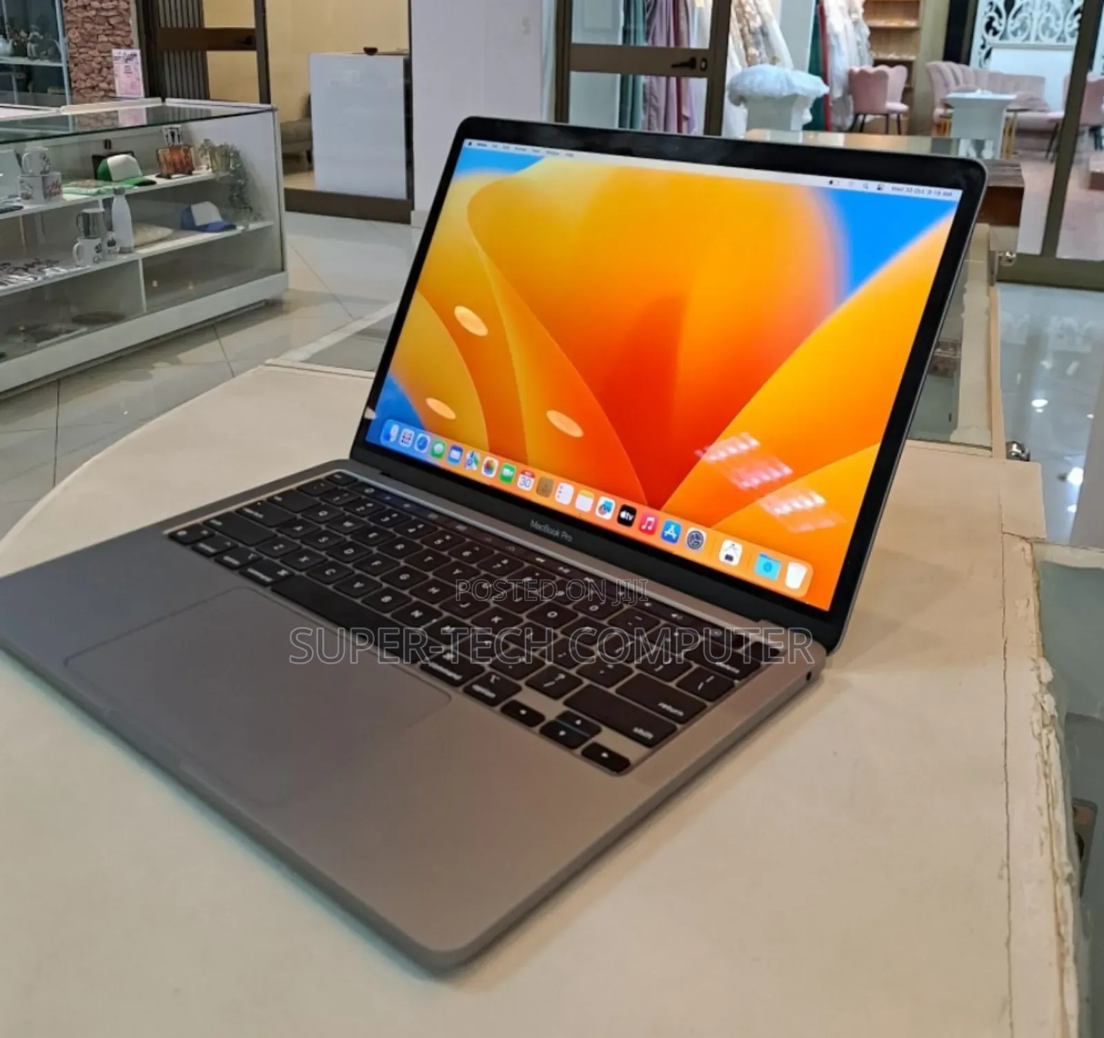 New Laptop Apple MacBook Pro 2020 M1 8GB Apple M1 SSD 256GB