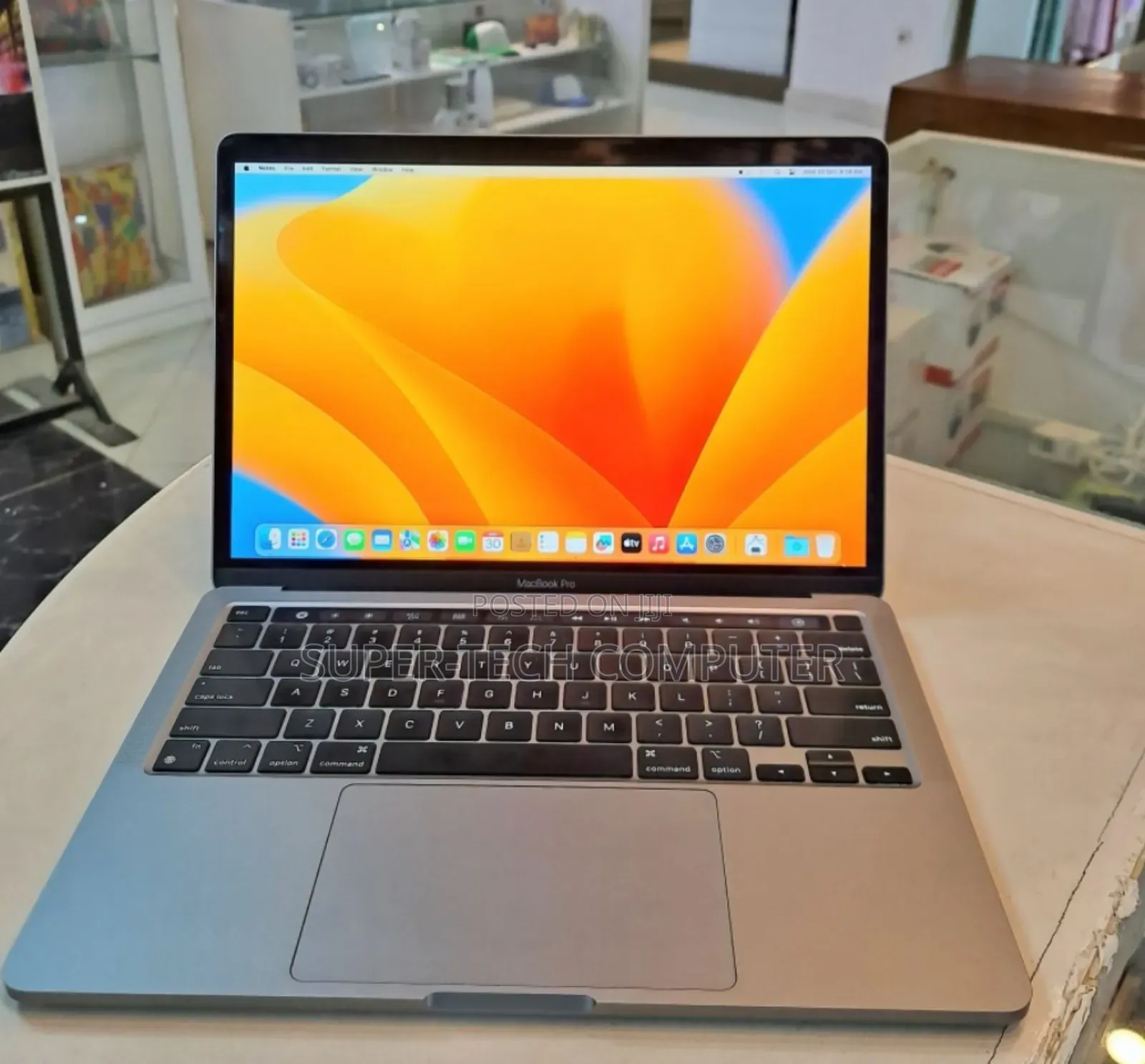 New Laptop Apple MacBook Pro 2020 M1 8GB Apple M1 SSD 256GB