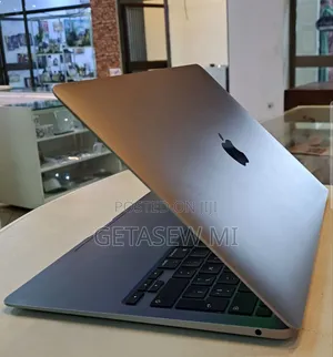 New Laptop Apple MacBook 2020 8GB Intel Core I5 SSD 256GB