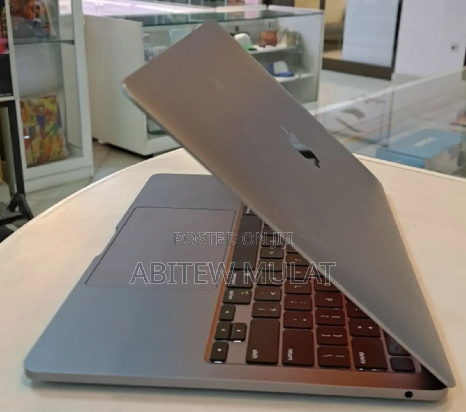 New Laptop Apple MacBook Pro 2020 M1 8GB Apple M1 SSD 256GB