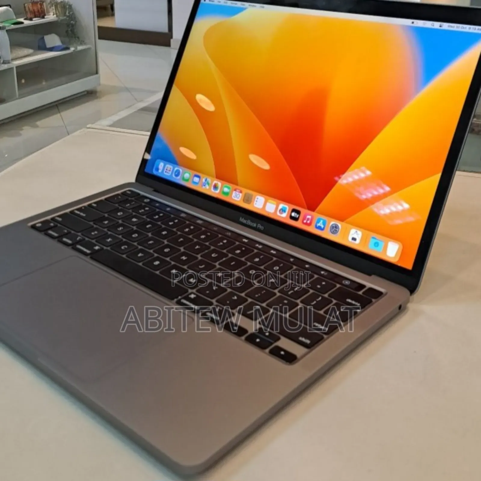 New Laptop Apple MacBook Pro 2020 M1 8GB Apple M1 SSD 256GB