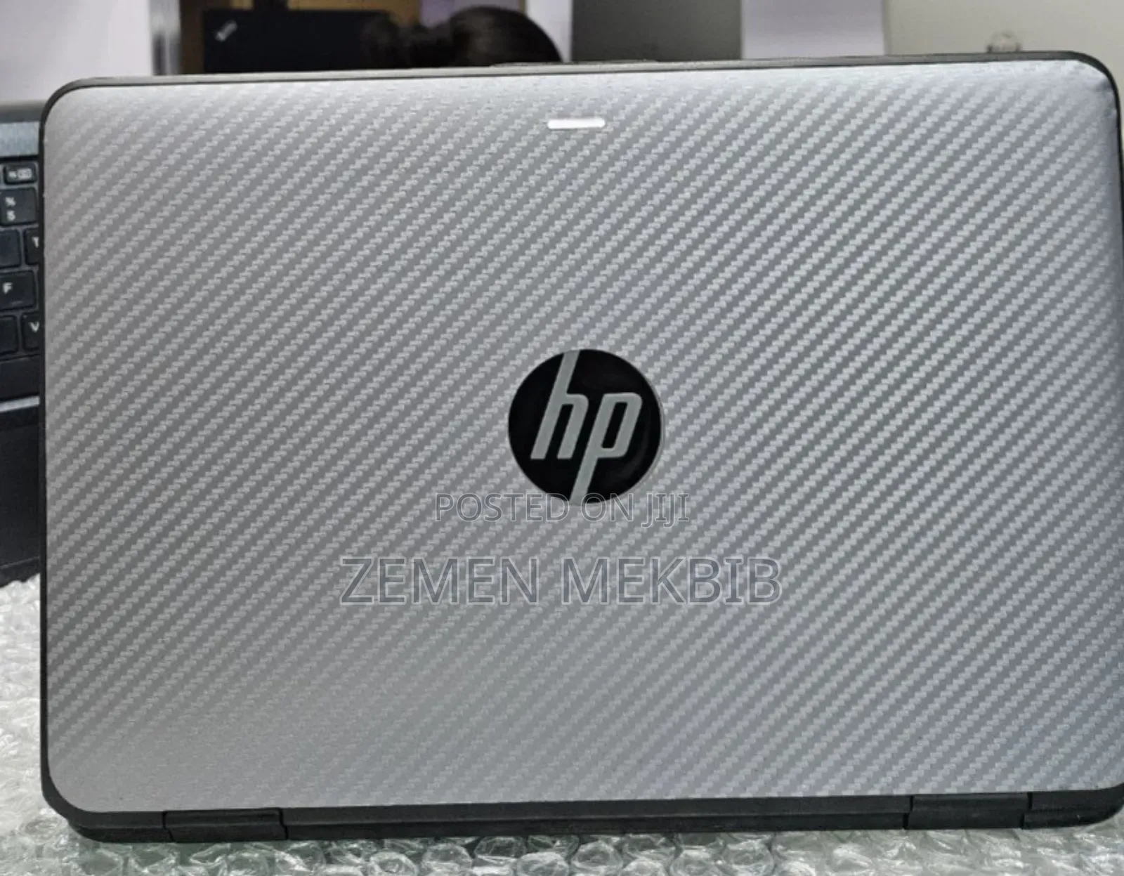 New Laptop HP 4GB Intel Xeon SSD 128GB
