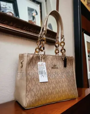 Michael Kors ᴄyɴᴛʜɪᴀ Classic Ladies Bag