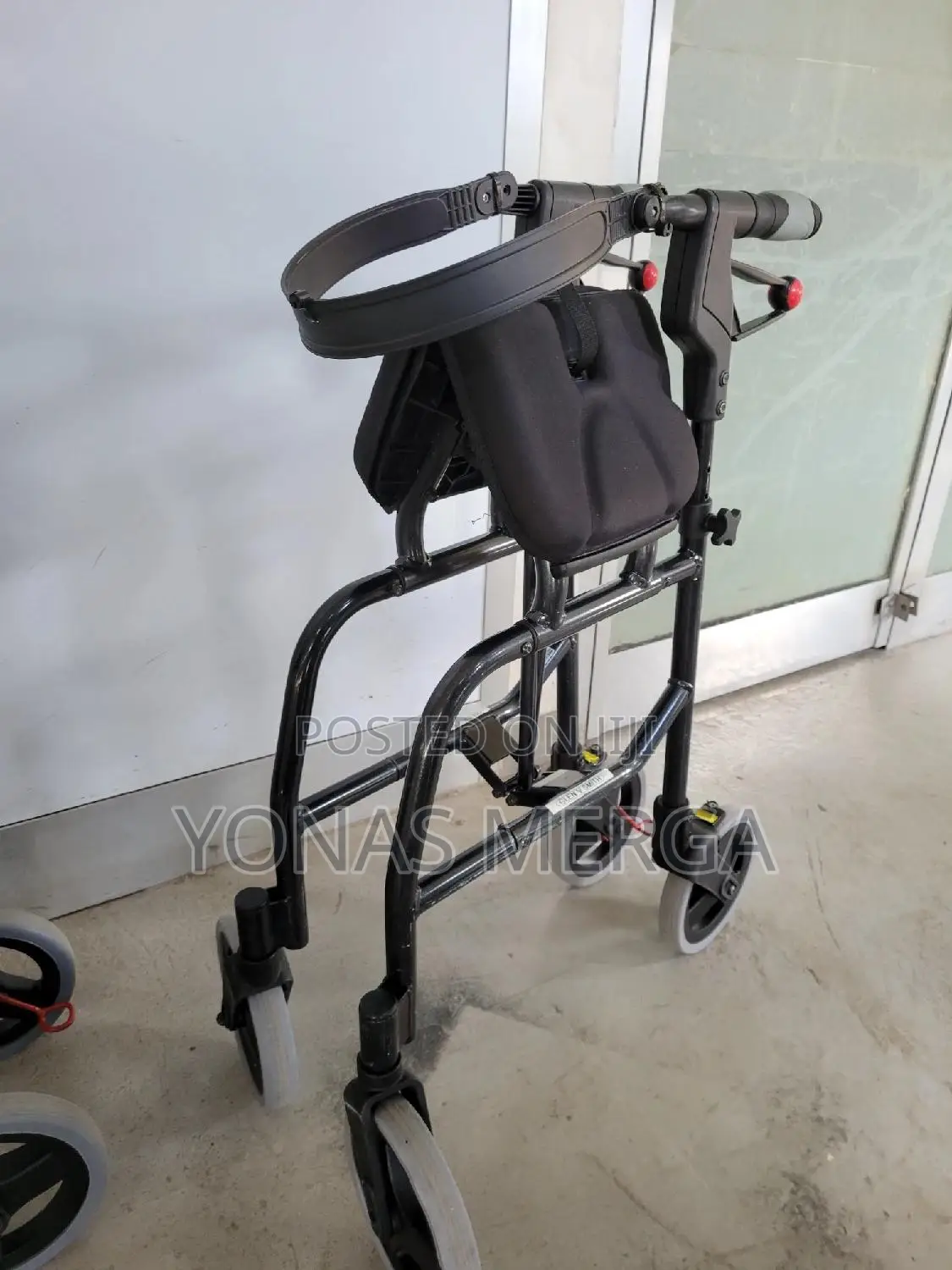 Walker/Centre-Folding 4 Wheeled Rollator/Easy, One Hand Push