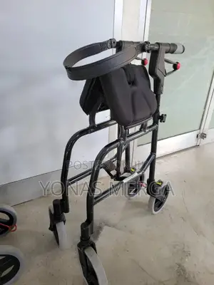 Walker/Centre-Folding 4 Wheeled Rollator/Easy, One Hand Push