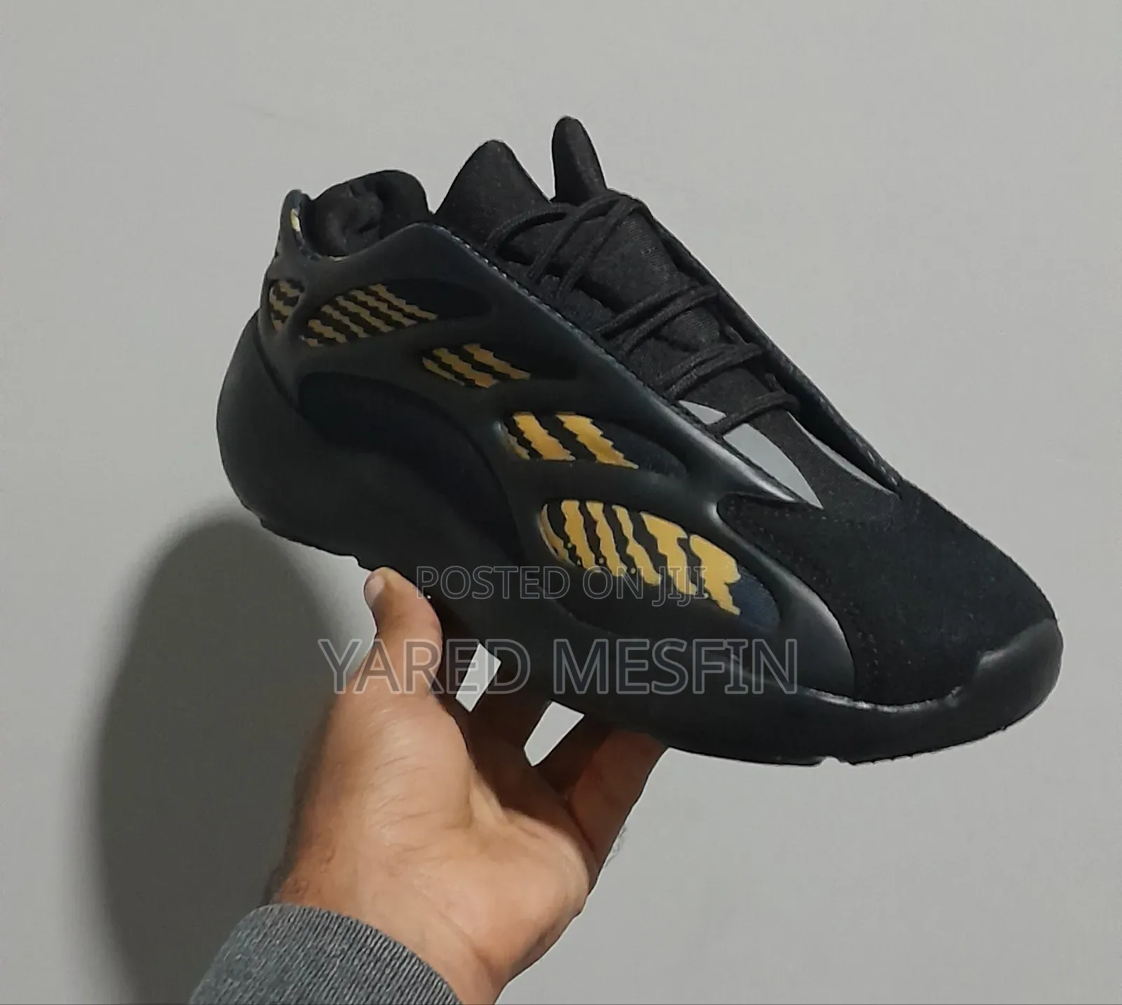 Adidas Yeezy 700 V3 Clay