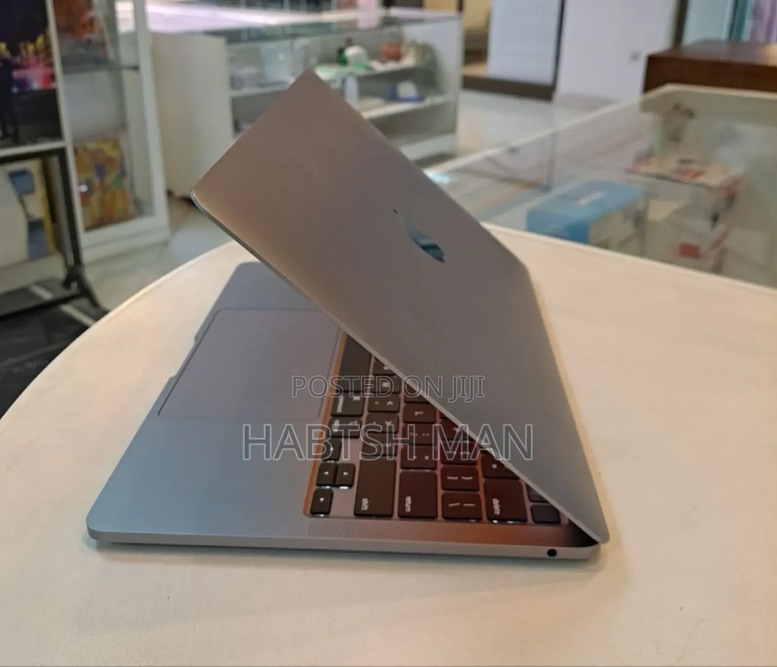 New Laptop Apple MacBook Pro 2020 M1 8GB Intel Core M SSD 256GB