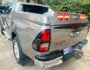 Toyota Hilux 2017 Gray