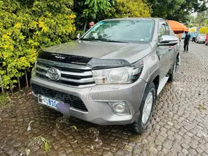 Toyota Hilux 2017 Gray