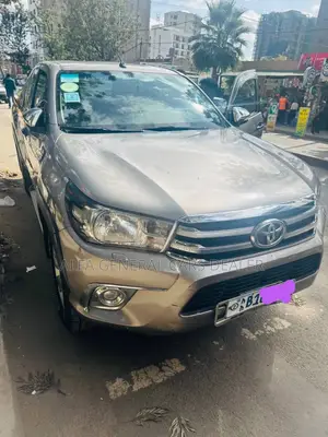 Toyota Hilux 2017 Gray