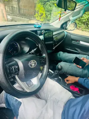 Toyota Hilux 2017 Gray