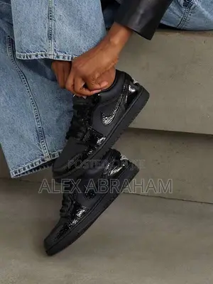 Photo - Original Jordan Low Se Black 