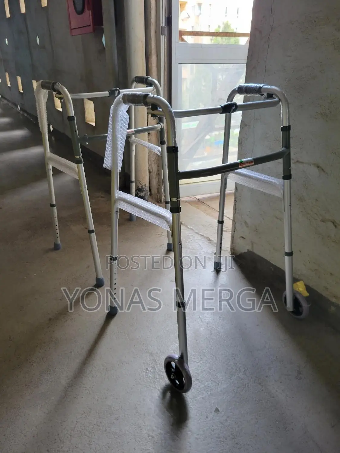 Medacure Adult Button Folding Walker፪€ Wheels,5.000 IN Case