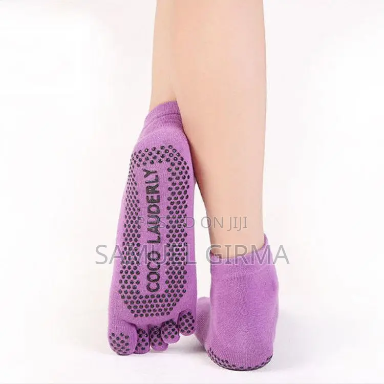  1pair Non-Slip Sweat-Absorbent Yogasocks Split Toesocks